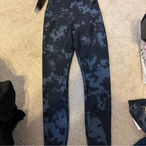 Black and Gray Patterned Leggings Colorado Threads